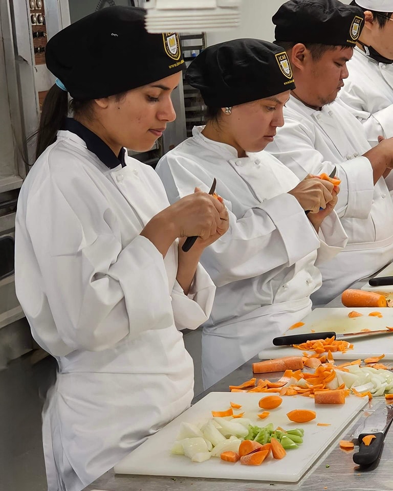 ICAEAustralia's tweet photo. We've welcomed new students on campus and they're already hard at work on day two, learning the essential cutting techniques of the culinary arts! From brunoise to turning, paysanne to julienne, our students are mastering it all!
https://t.co/cdgzpTDmuh https://t.co/uCWFhIj4ux