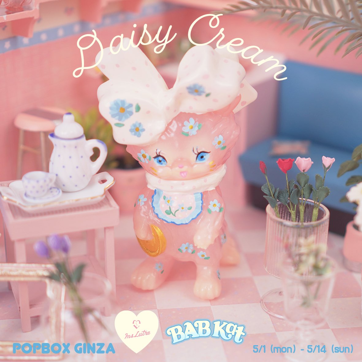 MsLUTRA's tweet image. #BABKat 手彩色カスタム「Daisy  Cream」💠🤍

新作カスタムBAB Katはブルーデイジーを散りばめた爽やかなカスタムです。
クリームのように白いリボンには淡いピンクのピンドットのおしゃれさんです🤍💠

5/1から #POPBOX 銀座で販売します💙
#ソフビ