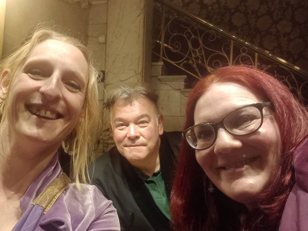 We met #StewartLee last night!
@TheatreRoyalNew 
Not the best photo of me, he was pulling faces as we were taking the photo and made us both laugh!