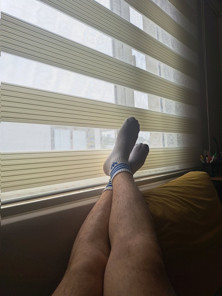 Dilinin istemsizce dışarı çıktığını hissedebiliyorum😄 #masterslave #slavedog #slave #malefeet