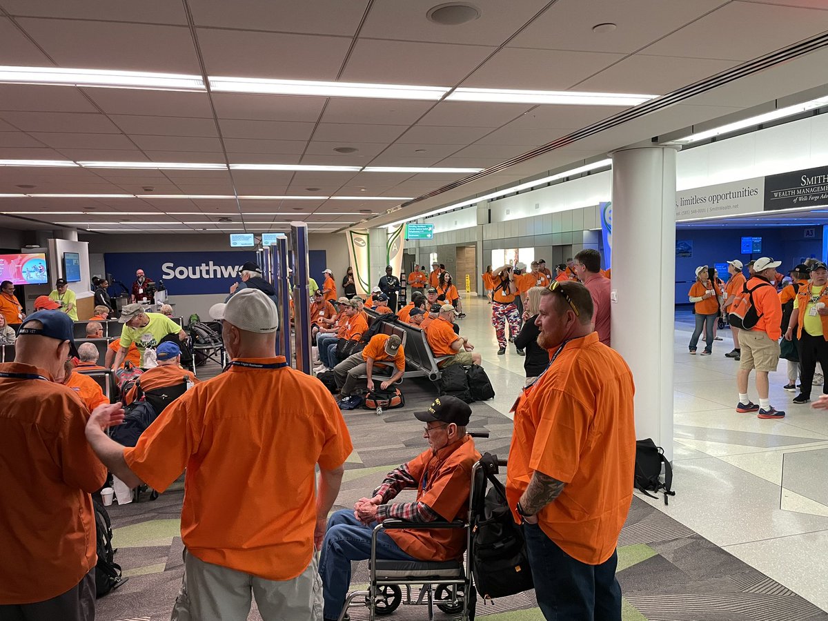peterglennon's tweet photo. #HonorFlightRochester #mission76 breakfast is done. Ready to Board. #Veterans https://t.co/5YRcgCEY2C