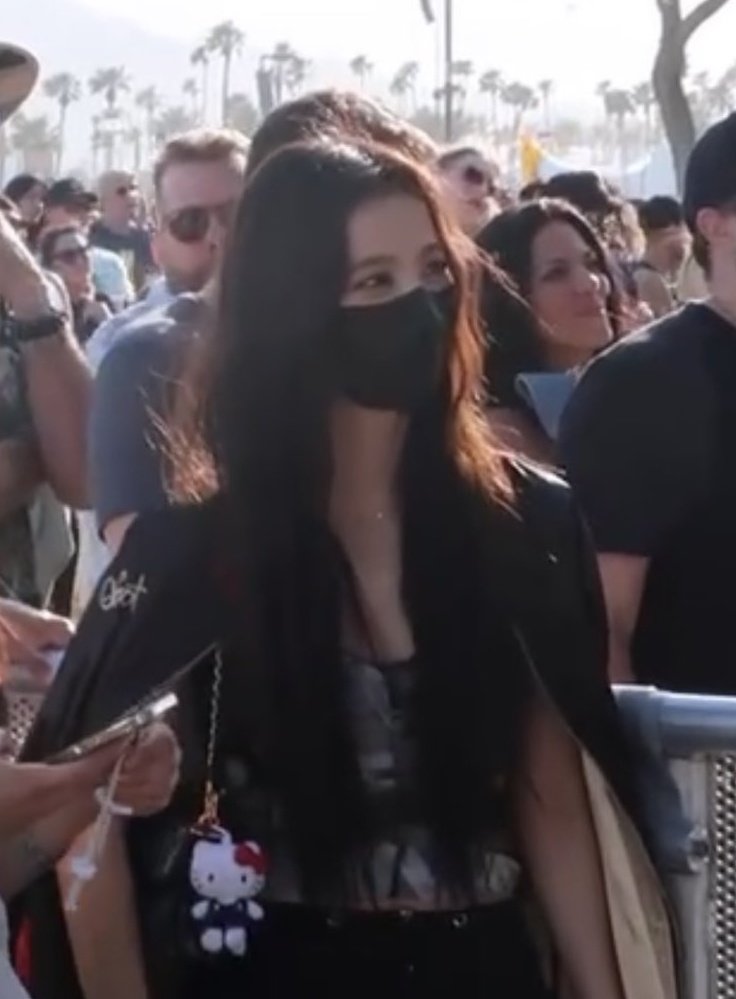 vitaminCneeded's tweet photo. โฮรกกกกก ลุคที่ไปดู Coachella ปีนี้แซ่บไม่แพ้ปี 2019 เลย😭😭😭 สวยออร่าทะลุแมสก์อะไรขนาดนี้ คุณหนูจีซูคิมสร้างเรื่องละ❤️‍🔥

[📸cr: callmejenpai]

JISOO at Coachella 2023, California
#JISOO #Coachella https://t.co/SdDBTcKeNM