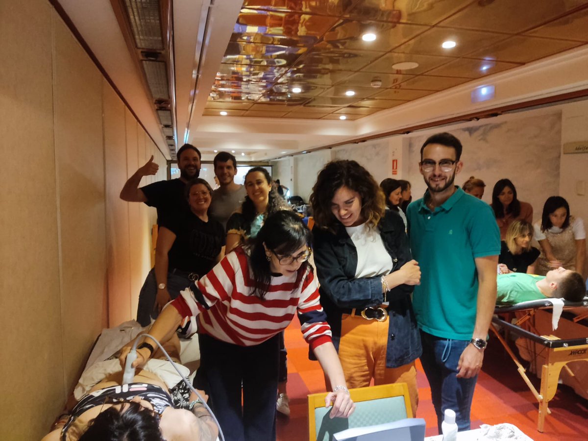 SIEC_ecografia's tweet photo. ¡La ecografía de urgencias nunca fue tan emocionante! 🩺💥 El curso impartido esta semana por los doctores @pacosarmi1  y @eduardopm90  en Cádiz, fue un éxito rotundo. ¡Los participantes salieron  preparados para aplicar lo aprendido! 🚑👩‍⚕️👨‍⚕️ #ecografía #urgencias #Cadiz https://t.co/XqnekQGtVT