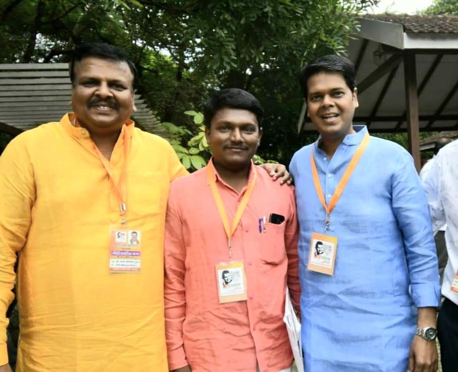 eshiva1008's tweet photo. भाजपाचे युवा नेतृत्व कोकण पदविधर मतदारसंघाचे आमदार निरंजनजी डावखरे साहेबांना वाढदिवसाच्या हार्दिक हार्दिक शुभेच्छा 🌷🌷🌷🌷🎂🎂🎂
@niranjandtweets https://t.co/WlLj9YFgJT