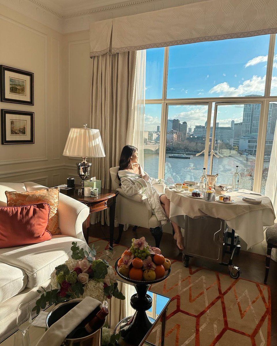 TheSavoyLondon's tweet photo. Ease into the weekend with a delicious breakfast delivered directly to your suite, where you can sit back and enjoy our stunning Thames-side view of London, all within the comfort of a fluffy robe and slippers.

So who’s joining us this April?

#roomwithaview #weekend #saturday https://t.co/AkdCatrle0