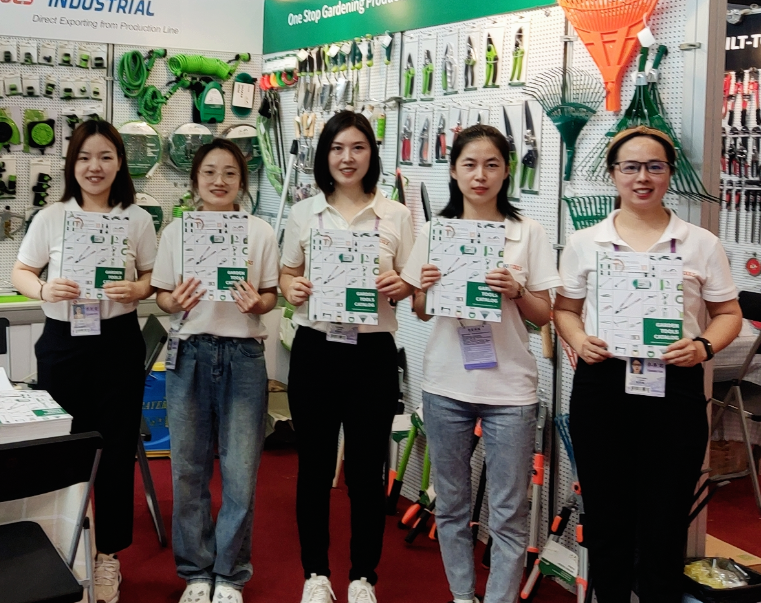 gardepot's tweet photo. Welcome to our company's booth at the Canton Fair! 
https://t.co/VmKB0pTAlA
 #toolswholesale #importacioneschina #cantonfair2023 #gardentools #tools #glovessupplier #gardengloves #gardening #garden #gardeningtips #madeinchina #gardeningtools #toolswholesale #familygardening https://t.co/Tu1TMABDdH