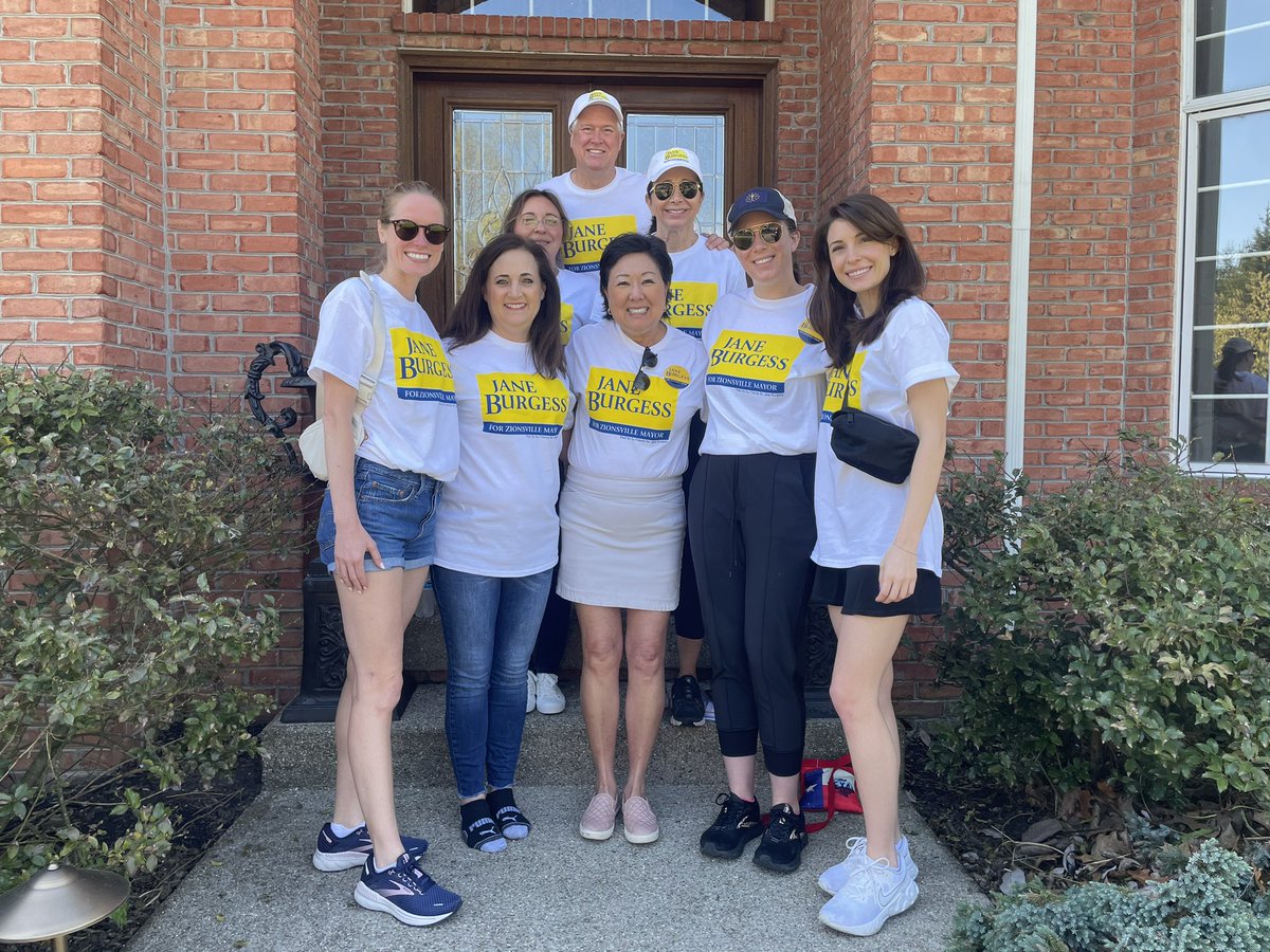JaneForZville's tweet photo. We love Super Saturdays going door-to-door and continue to be amazed at the number of people showing up to do this these past several months. A huge thanks to Jane’s Lugar Series’ colleagues for hitting it hard today! #janeforzvillemayor #earningyourvote #loveourvolunteerarmy https://t.co/PT3uiH5c8J