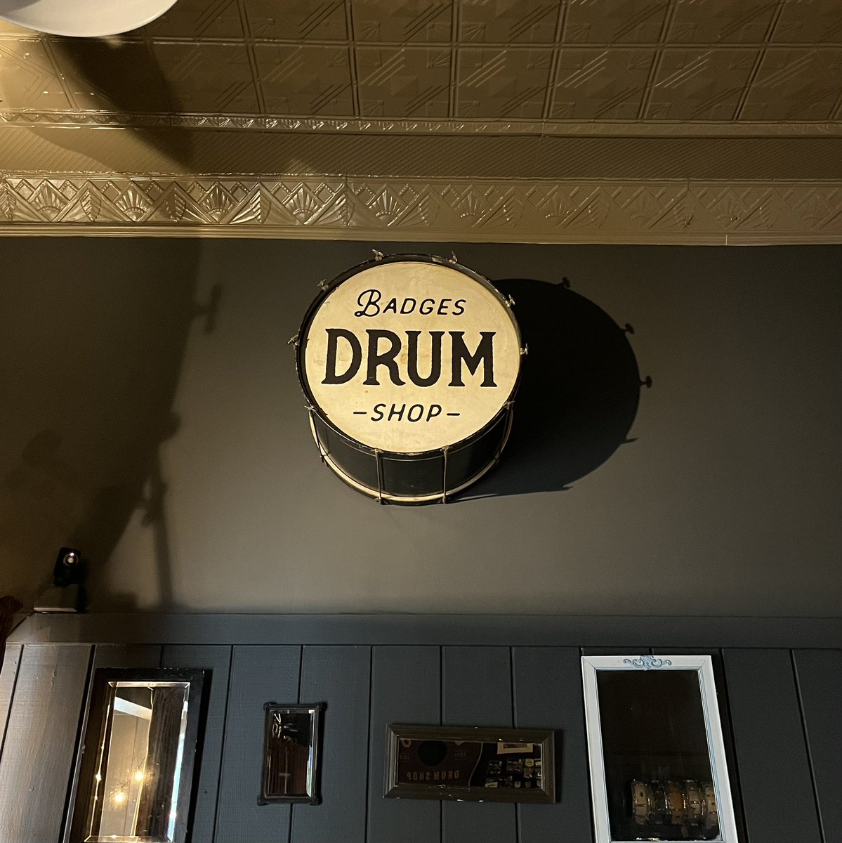 badgesdrumshop's tweet photo. Always a joy to open this shop. See you at noon!
#saturday #drumlife #drums #drummers #cymbals #drumhang #drumshop #cincinnati #dayton #masonohio #badgesdrumshop https://t.co/67M8oQUbQ2