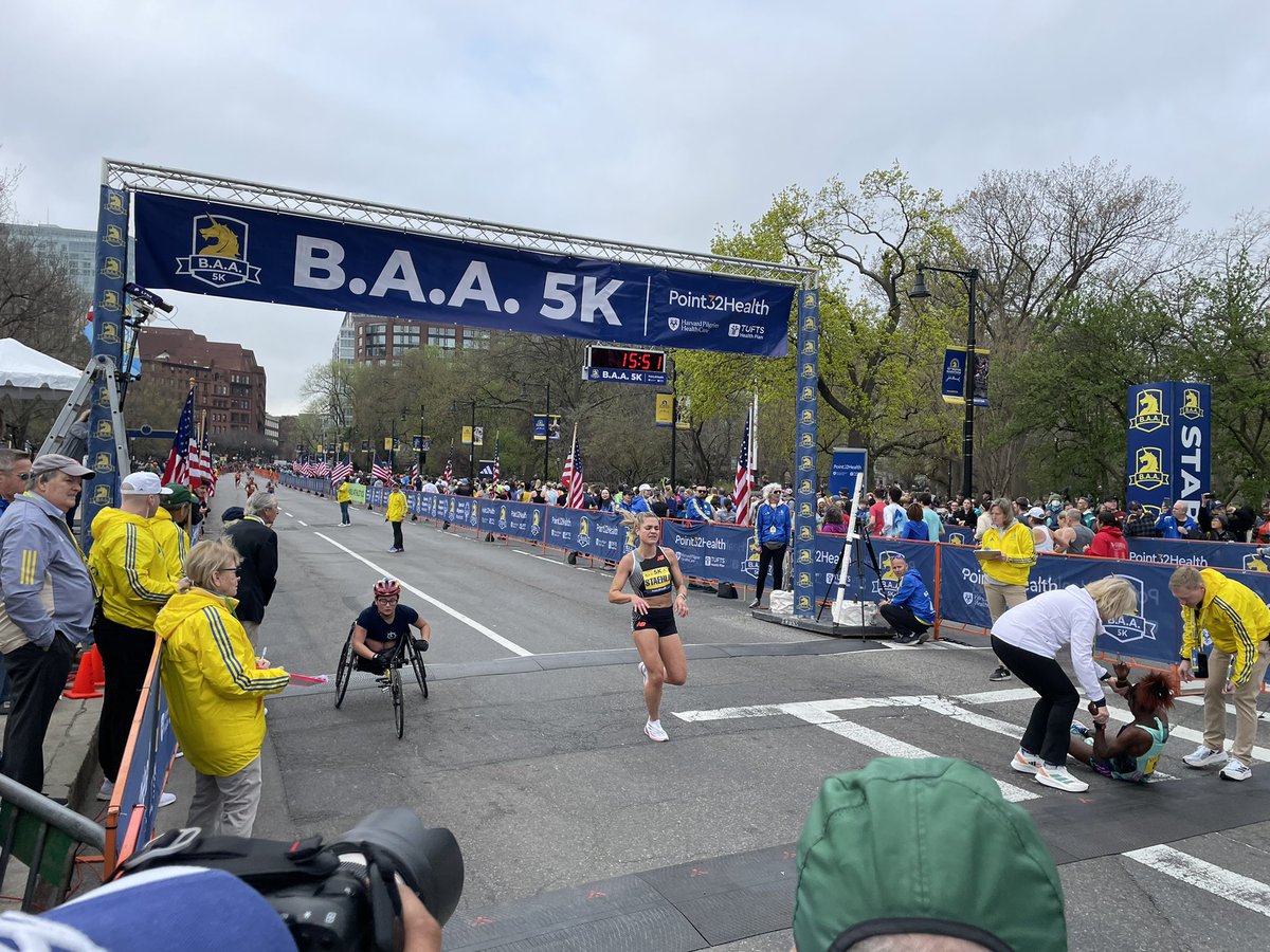 Julie-Anne Staehli (<a href="/jastaehli/">Julie-Anne Staehli</a>) 13th in 15:50!!!

A great opener for the 5,000m 🇨🇦 Olympian 

#BAA5K