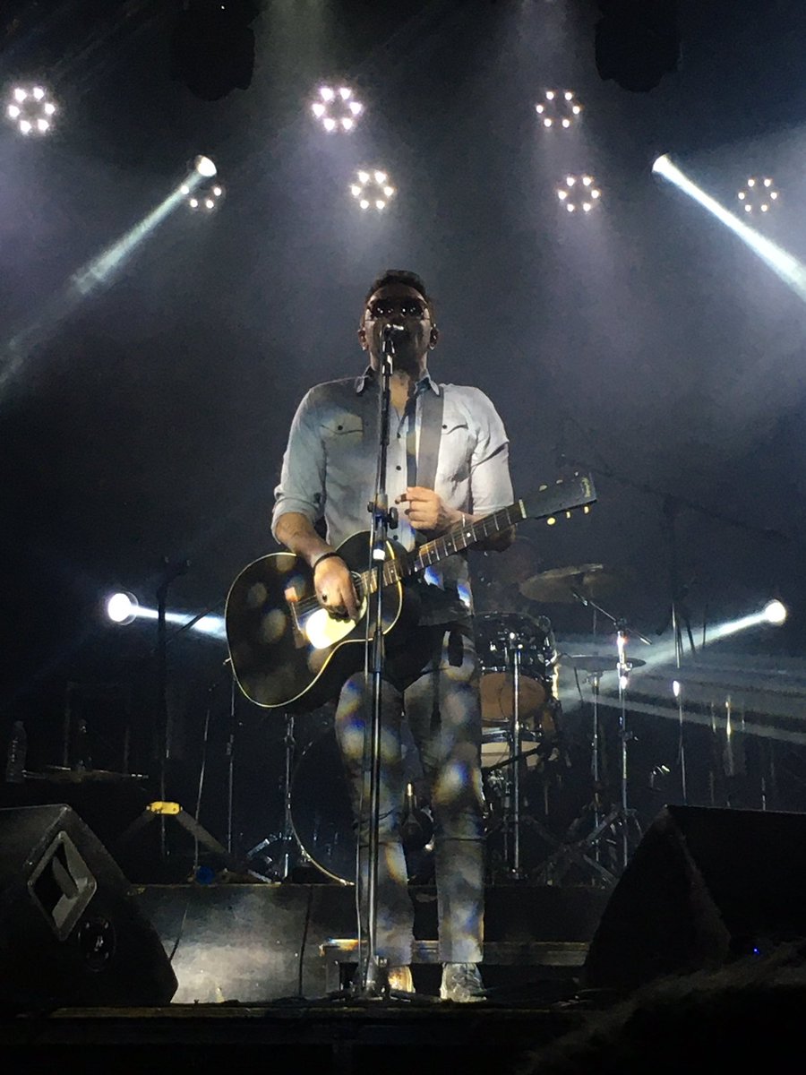 GimenameloX's tweet photo. El verdadero rey @EGBrancciari  Gracias por regalarnos cada momento único con tu música, momentos inolvidables. Lo que generas y nos trasmitís, es mágico. https://t.co/087yoHkCEk