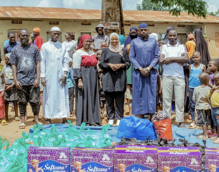 AssuageCharity's tweet photo. 🙏🏿🙏🏿May Allah keep blessing each and everyone of us who keep thinking about bettering the lives of the less privileged.
#AssuageCharityOrganizationUg
@precious_remmie https://t.co/kFV8ugmXaI