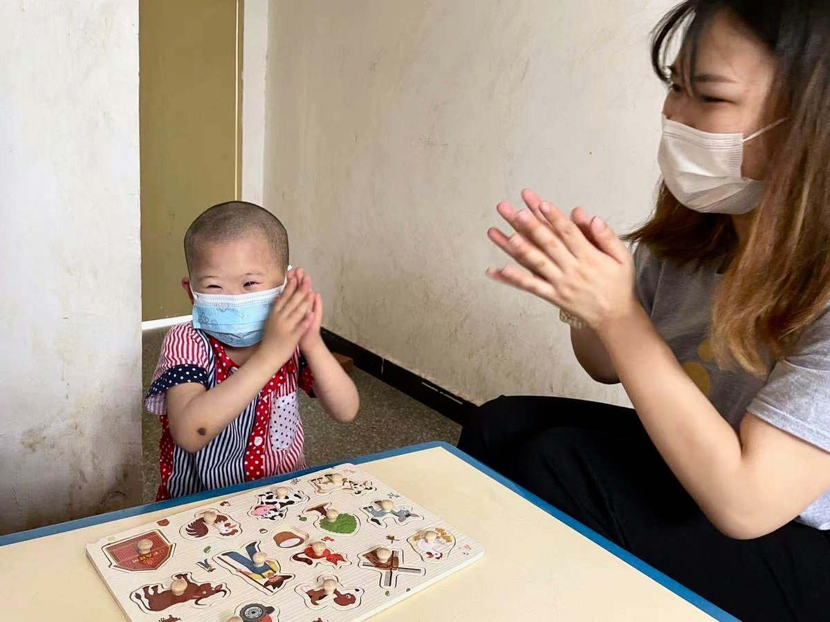 HOPESTATIONrjw's tweet photo. Sponsor staff member Jade > Get monthly updates from her on how your support is impacting children thru her work:

"Zhenfang hasn't made friends at school, so she gets really excited to play games with me!"

https://t.co/5usHnnmlPB 

#chinaorphans #chinaadoption #therapy https://t.co/qQtbqUCYSF