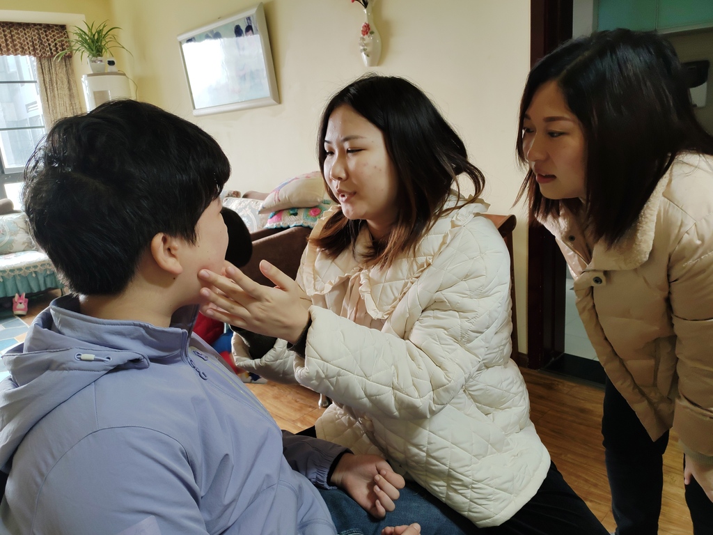 HOPESTATIONrjw's tweet photo. Sponsor staff member Jade > Get monthly updates from her on how your support is impacting children thru her work:

"Zhenfang hasn't made friends at school, so she gets really excited to play games with me!"

https://t.co/5usHnnmlPB 

#chinaorphans #chinaadoption #therapy https://t.co/qQtbqUCYSF