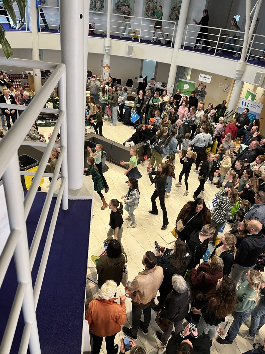 De danseressen van Slide hebben vandaag een fantastische bijdrage geleverd aan het Festival Duurzaam Landgraaf. Passend bij het thema gaven zij een mooie performance. Dank daarvoor!
