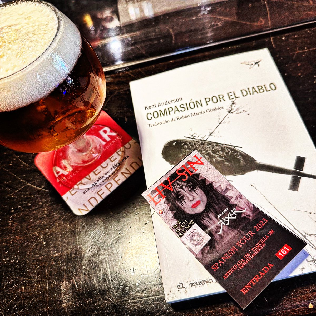 hutxu's tweet image. ¿Que por que me gustan los sábados? Un @sajalin_ed y un conciertazo de @livsin , p’a que más!! #zaragoza #vermú #rockbeerandbooks