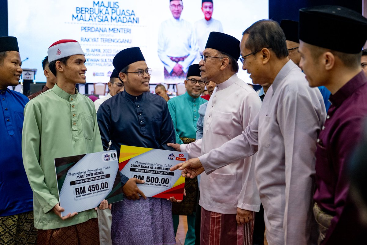 anwaribrahim's tweet photo. Hadir ke majlis berbuka puasa bersama warga Universiti Malaysia Terengganu (UMT) dengan Menteri Besar dan Tan Sri KSN. 

#MalaysiaMADANI https://t.co/EoAXN4oR8M