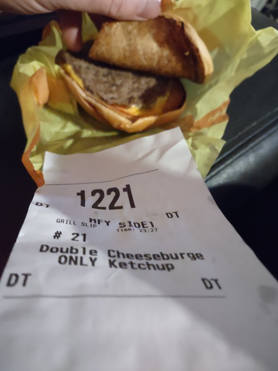 CryptobountyH's tweet photo. @McDonalds They have yet to get me the right burgers not the first time "the restaurant owner has been notified and will reach out" (they of course don't)The Robbinsdale MCD doesn't know the difference between a cheeseburger and a double cheeseburger aside from the price they charge. https://t.co/ZfcUNtAVli