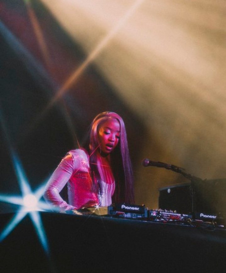 Am_Blujay's tweet image. Congratulations to Uncle Waffles , she is killing it on the World Stage.
Coachella is a big deal to any artist.
Social Media made her blow up but at some point the same platform called her talentless and prayed for her downfall.

Moral : Just Block The Negative Noise