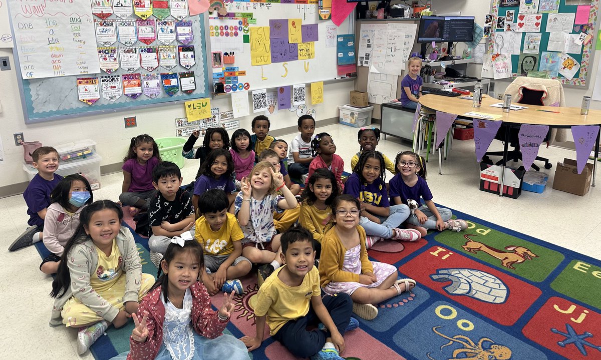jimersonstweets's tweet photo. Our College Expo PBL was a success! My kids had so much fun learning and presenting about LSU.  We learned so much and even learned a chant! I am so proud of my kiddos!! 
#GeauxTigers 🐯
@BeaverMST_Stars @AmyLeeSinclair https://t.co/fgf6gDGxqO