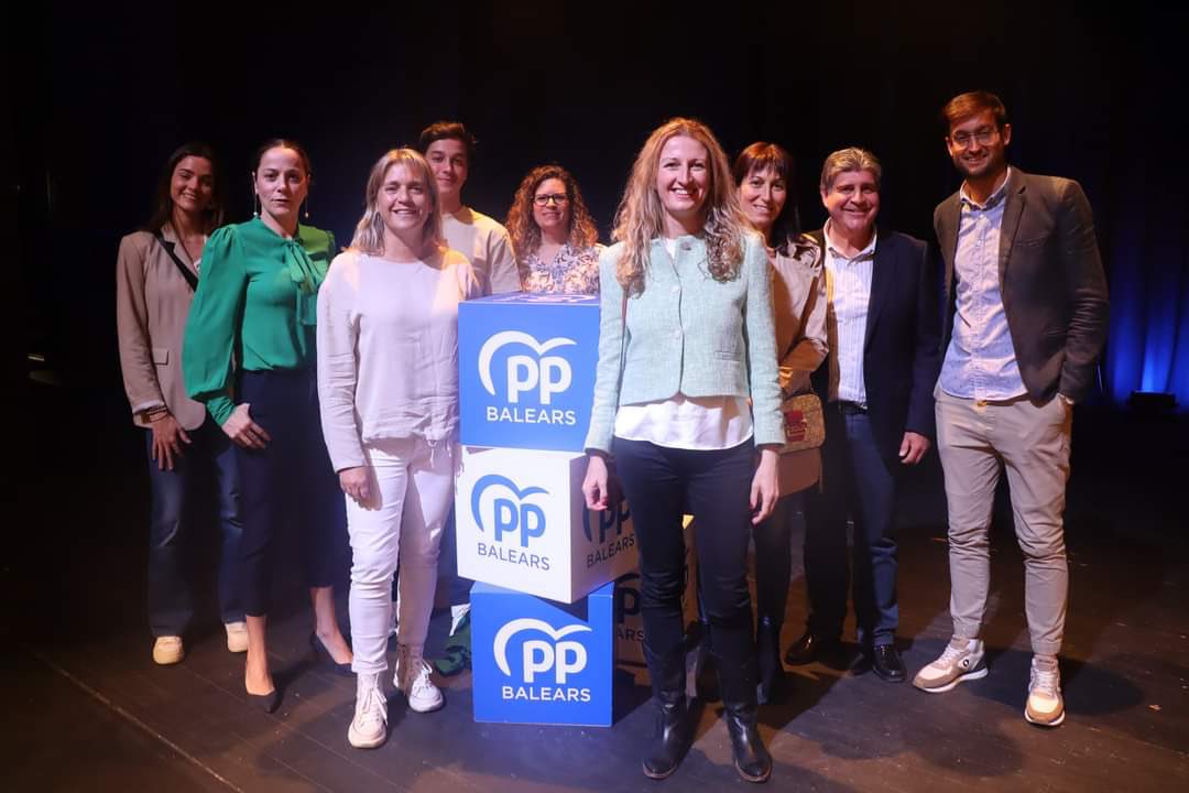 ManacorPp's tweet photo. #ElCanviÉsAra i ho és gràcies a @MargaProhens i al @ppbalears
Ha arribat l’hora de tornar a les polítiques del sentit comú i el seny 💪🏼💪🏼
#AraManacor #PartitPopularManacor https://t.co/A9wMdydEX5