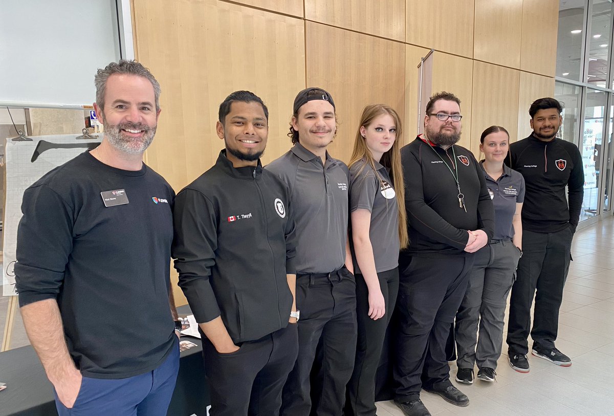 MAdamson_CO's tweet photo. 🎉 Beautiful smiles welcoming you to #FlemingOpenHouse! Join us from 10 a.m. - 1 p.m. and discover how you can #ApplyYourselfHere. @FlemingCollege https://t.co/bjmLMcMisP