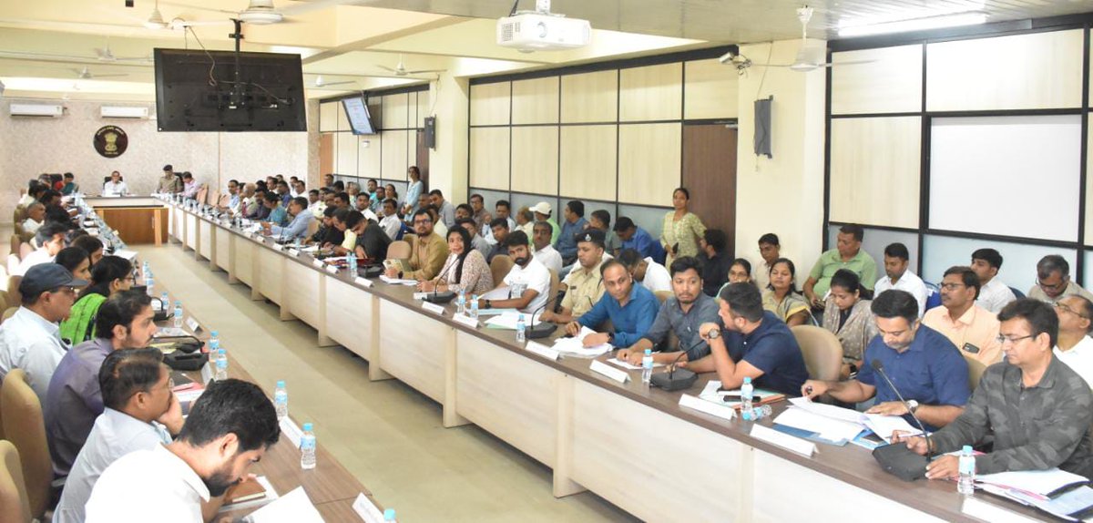 CollectorNav's tweet photo. આજરોજ  જિલ્લા સંકલન સમિતિની બેઠક યોજી સાથે કુપોષણ મુક્ત નવસારી અભિયાન ફેઝ -૨ અંતર્ગત જિલ્લાના તમામ સંકલન અધિકારીઓ સાથે ચર્ચા કરી બાળકોના પોષણસ્તર સુધારવા જરૂરી સૂચનો કર્યા.@CMOGuj @InfoGujarat https://t.co/H7vGGTEuOi