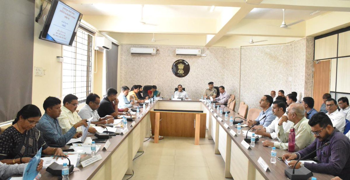 CollectorNav's tweet photo. આજરોજ  જિલ્લા સંકલન સમિતિની બેઠક યોજી સાથે કુપોષણ મુક્ત નવસારી અભિયાન ફેઝ -૨ અંતર્ગત જિલ્લાના તમામ સંકલન અધિકારીઓ સાથે ચર્ચા કરી બાળકોના પોષણસ્તર સુધારવા જરૂરી સૂચનો કર્યા.@CMOGuj @InfoGujarat https://t.co/H7vGGTEuOi