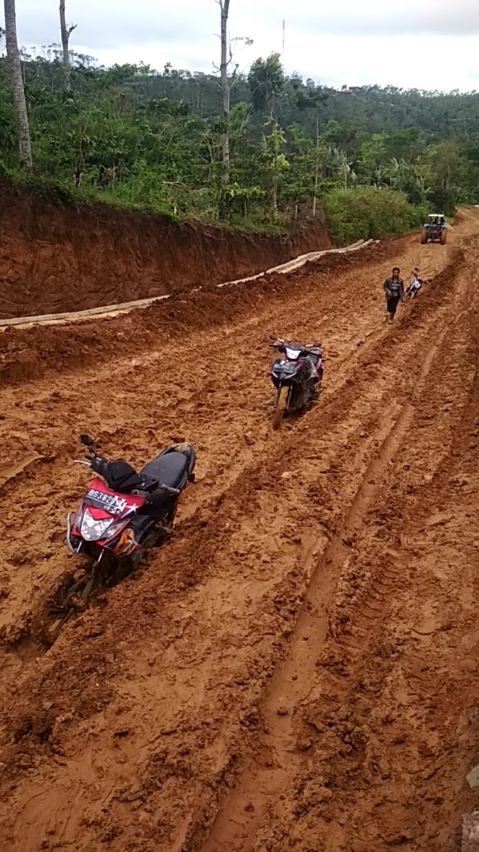 chyntiaaasari's tweet photo. Nyatanya, banyak teman2 kita di Lampung menyuarakan KERESAHANNYA. Yuk, kita bantu suarakan juga biar dapat di Cek ke Lapangan dengan segera @KPK_RI @DivHumas_Polri @ListyoSigitP.

Ohiya, sama-sama kita pakai #LampungBangkit biar semakin nyaring. Semangat...👏 https://t.co/UyVCv8J1HV