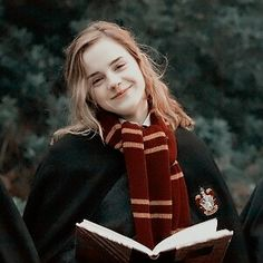 hermionethinker's tweet photo. happy birthday emma watson! <3 https://t.co/HzUjmsTBPh