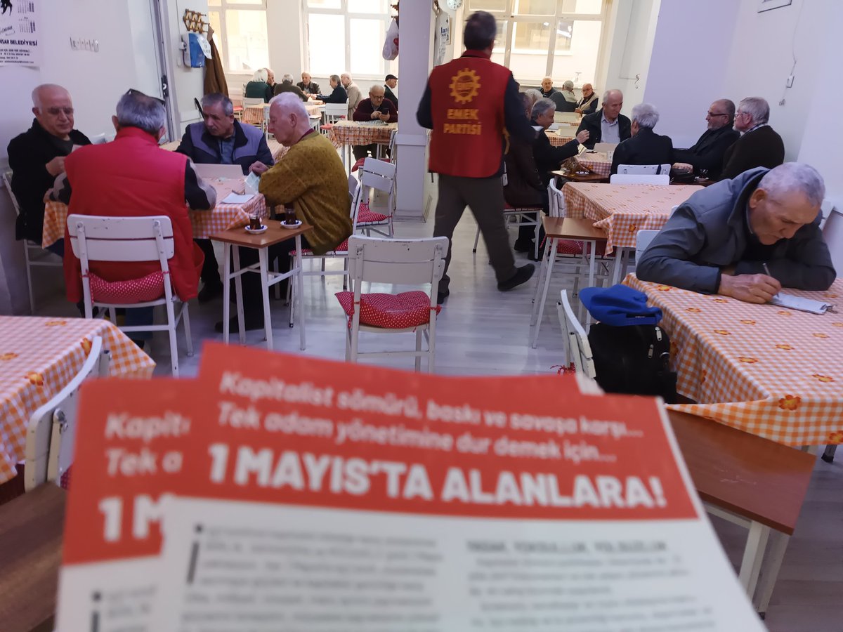 emepdenizli's tweet image. Yeşil Sol Parti listesinden milletvekili adayımız ile Karaman Pazarı ve Değirmenönü mahallesinde '1 Mayıs'ta alanlardan aldığımız güçle 14 Mayıs'ta tek adamı gönderme' çağrısı yaptık. 
#TekAdamDüzenineSonVer #YeşilSolPartiyeOyVer #EMEP