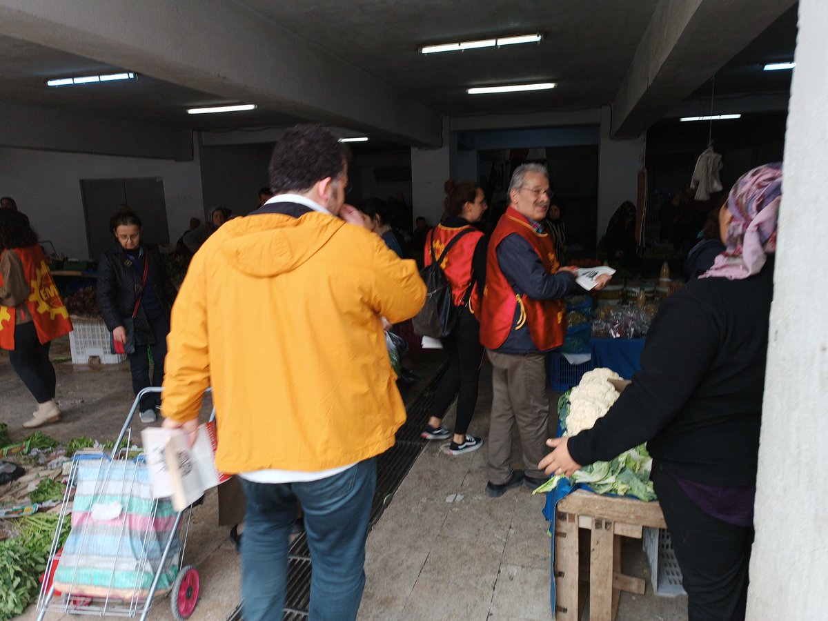 emepdenizli's tweet image. Yeşil Sol Parti listesinden milletvekili adayımız ile Karaman Pazarı ve Değirmenönü mahallesinde '1 Mayıs'ta alanlardan aldığımız güçle 14 Mayıs'ta tek adamı gönderme' çağrısı yaptık. 
#TekAdamDüzenineSonVer #YeşilSolPartiyeOyVer #EMEP
