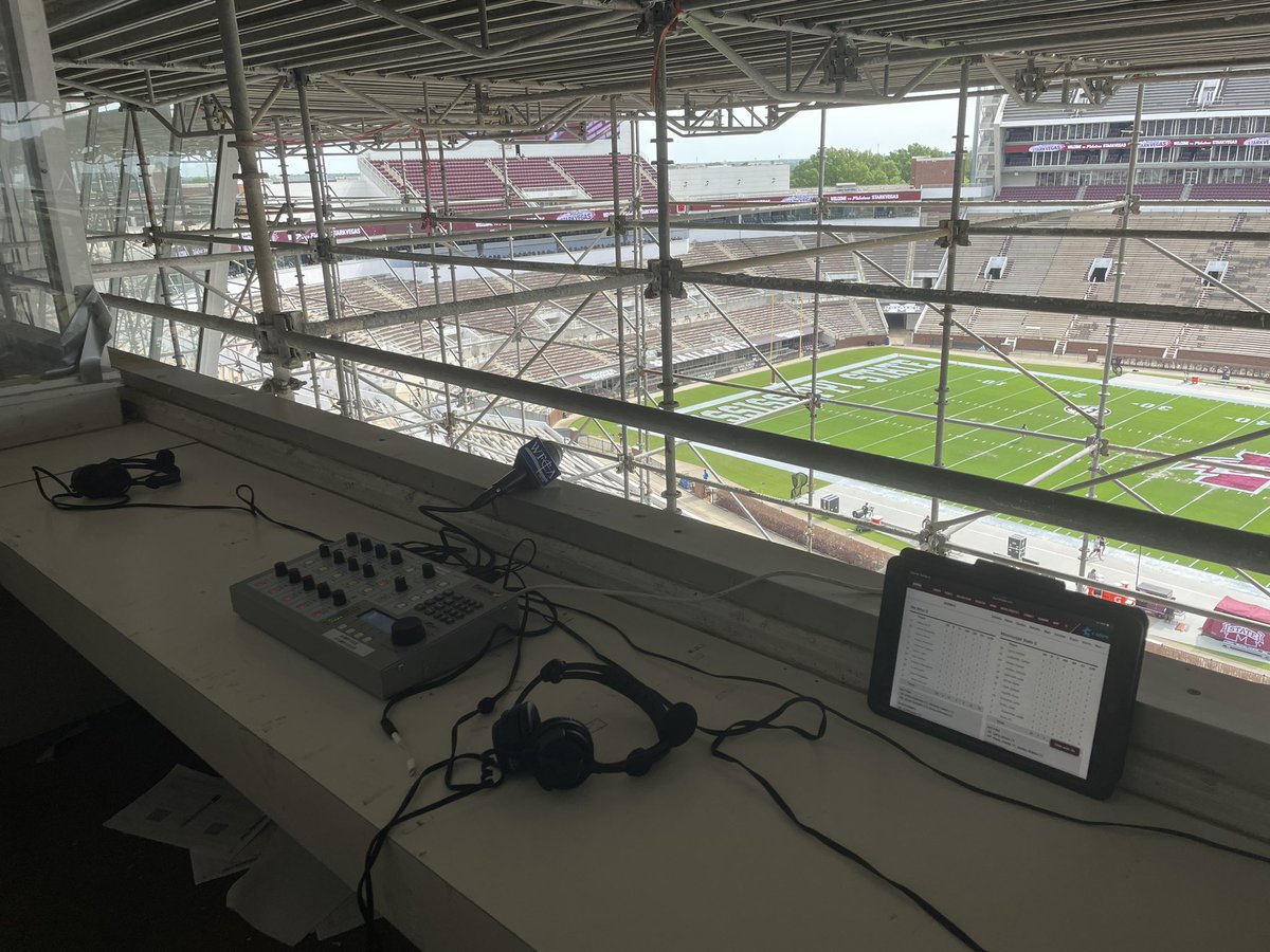 MSU Gameday is ready to kickoff Super Saturday of SBW! Going live on WFCA 107.9 FM (wfca.fm) & @MSURadio_WMSV 91.1 FM 📻 @ 10 am! @cravenmsu joins me as we hear from @CoachZachArnett & @lemo22 & @BullyXXI about the harness exchange #HailState