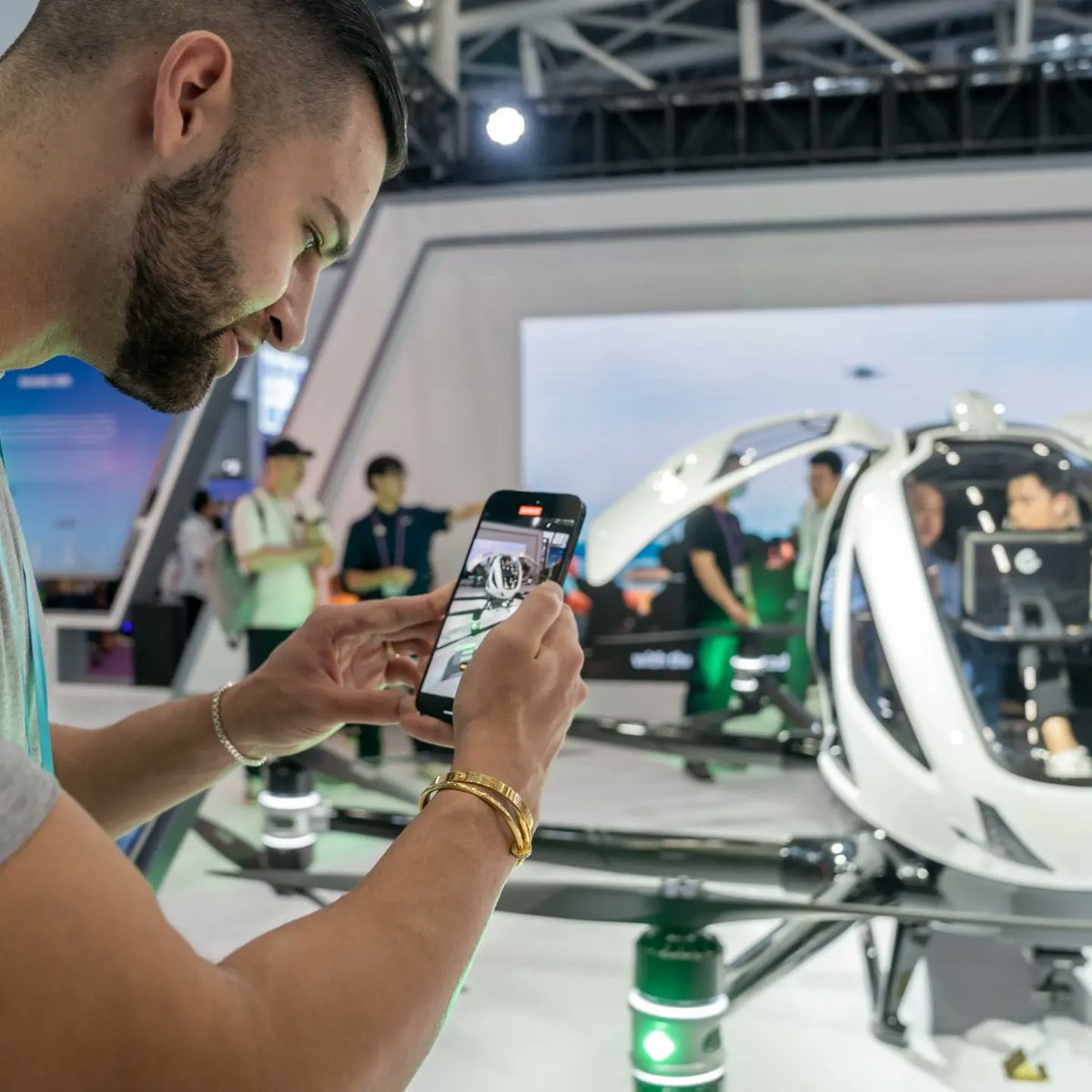 ehang's tweet photo. Flying car. Air taxi. 
Whatever you prefer to call it, it's  bringing a brand new mobility to the  world!
Stop by booth A09-29 at #CantonFair and get started with urban air mobility #UAM!

Date: 15th-19th, April
Location: A09-29, Hall 20.2, Zone D https://t.co/7cMRSo7Wjd