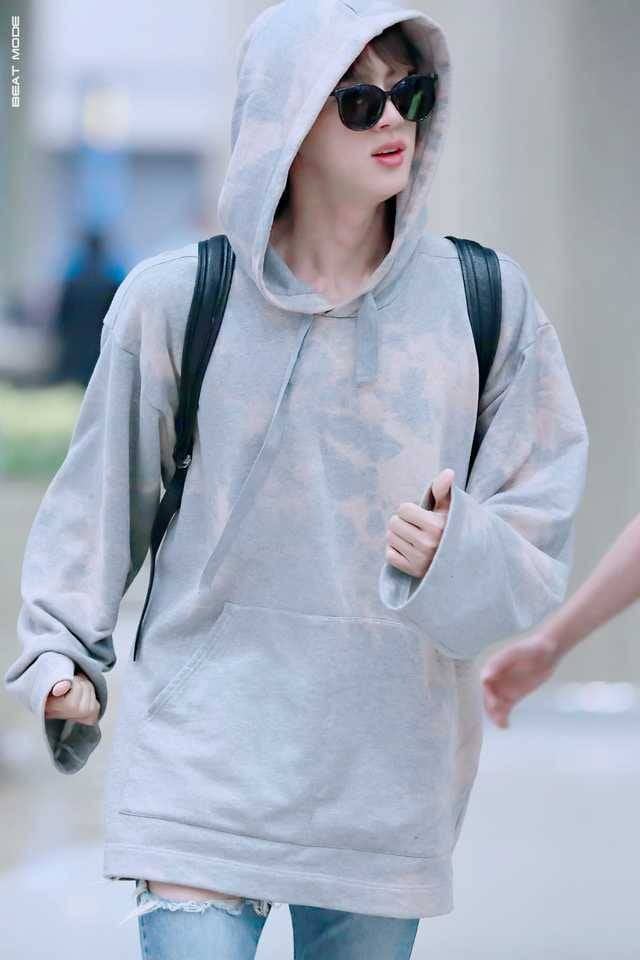 kimvitha25's tweet photo. @TOP100KPOP I vote #JIN from #BTS for #TOP100KPOPMEMBERS https://t.co/ArHTD4NeOM