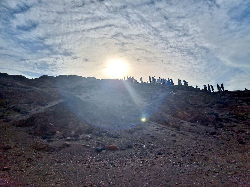 BibiChemistry's tweet photo. Once Prophet Mohammad (PBUH) said: “This is Uhud, the mountain which loves us and which we love”.
This has to be one if my most loved places to visit in Madinah...
#mountuhud #Madinah #Ramadhan1444H #Islam https://t.co/jG5oiJFrYR