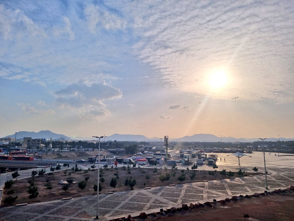 BibiChemistry's tweet photo. Once Prophet Mohammad (PBUH) said: “This is Uhud, the mountain which loves us and which we love”.
This has to be one if my most loved places to visit in Madinah...
#mountuhud #Madinah #Ramadhan1444H #Islam https://t.co/jG5oiJFrYR