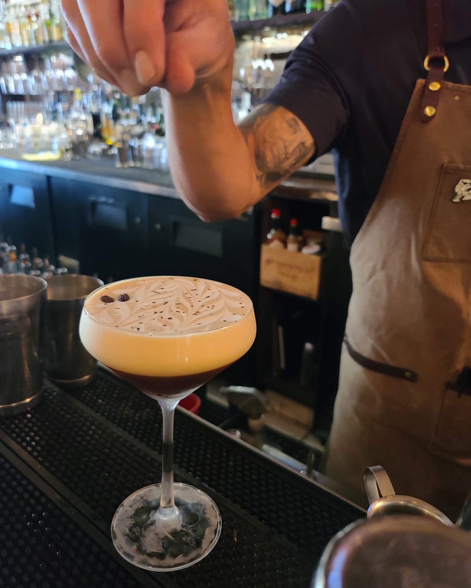 Cheers to the weekend — come grab a glass with us! 

#LaCosechaPaso