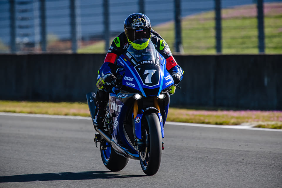 YamahaMotorFr's tweet photo. #24hMotos - Après 2H : P3 pour la #R1 #YART #7 pilotée par #KarelHanika devant la #99 de #FlorianMarino P8 et la #77 de #MathieuGines P9. En STK, #EnzoDeLaVega #18 est P2 devant #LudoCauchi #36 P3.
Live Timing ➡️https://t.co/Kj5e4N6NKp
#YamahaRacing | #Yamalube | #FIMEWC https://t.co/jaqBdndQxP