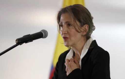 RNacional_News's tweet photo. ¿Estás de acuerdo con lo que ha mencionado la ex-candidata presidencial @IBetancourtCol, acerca de que actualmente Colombia experimenta un “retroceso en el tiempo”, incluso peor que el vivido a principios del presente milenio?
🔄 Rotundamente sí
❤️ Es evidente https://t.co/Vz9Q2LLeGv