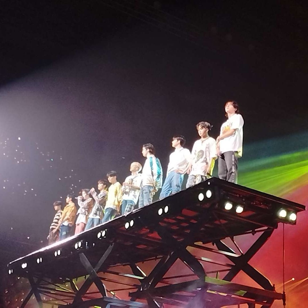 hooniestyles's tweet photo. the "best performers"      &amp; the "best crowd"  
goes to...                                goes to... https://t.co/ZHpvtlX14d