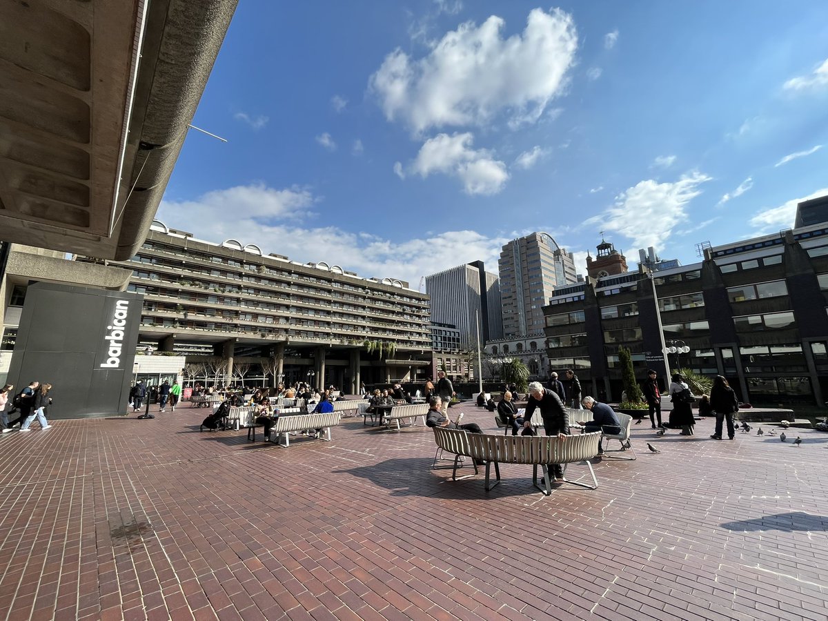 KCchao's tweet photo. A sunny day at @BarbicanCentre #AliceNeel exhibition &amp; #RESOLVEcollective https://t.co/ggRXJc82LT