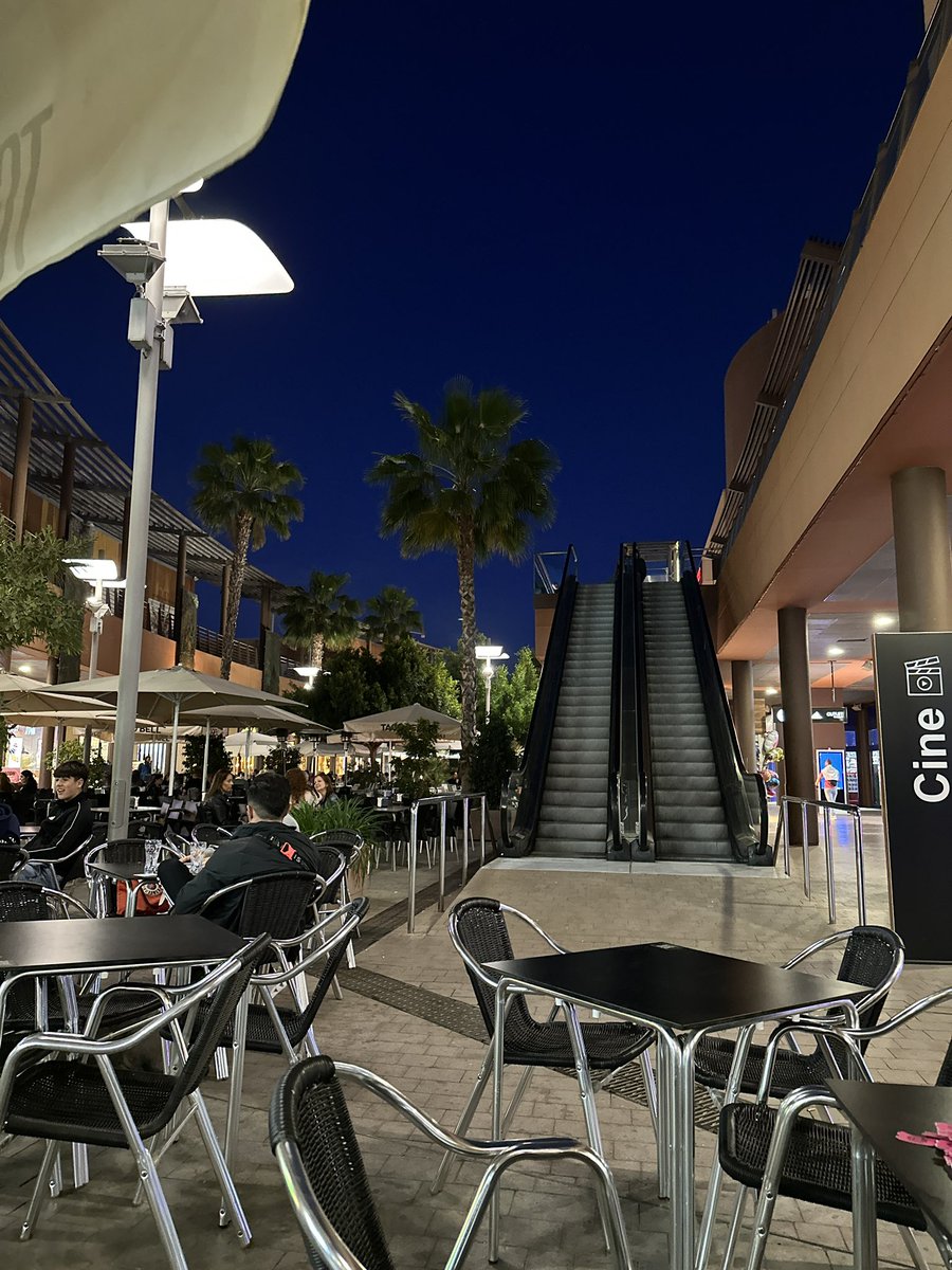 #SanVicenteDelRaspeig bietet mit den #Outletstores eine wunderbare Wohlfühlzone im abendlich milden Klima nahe #Alicante