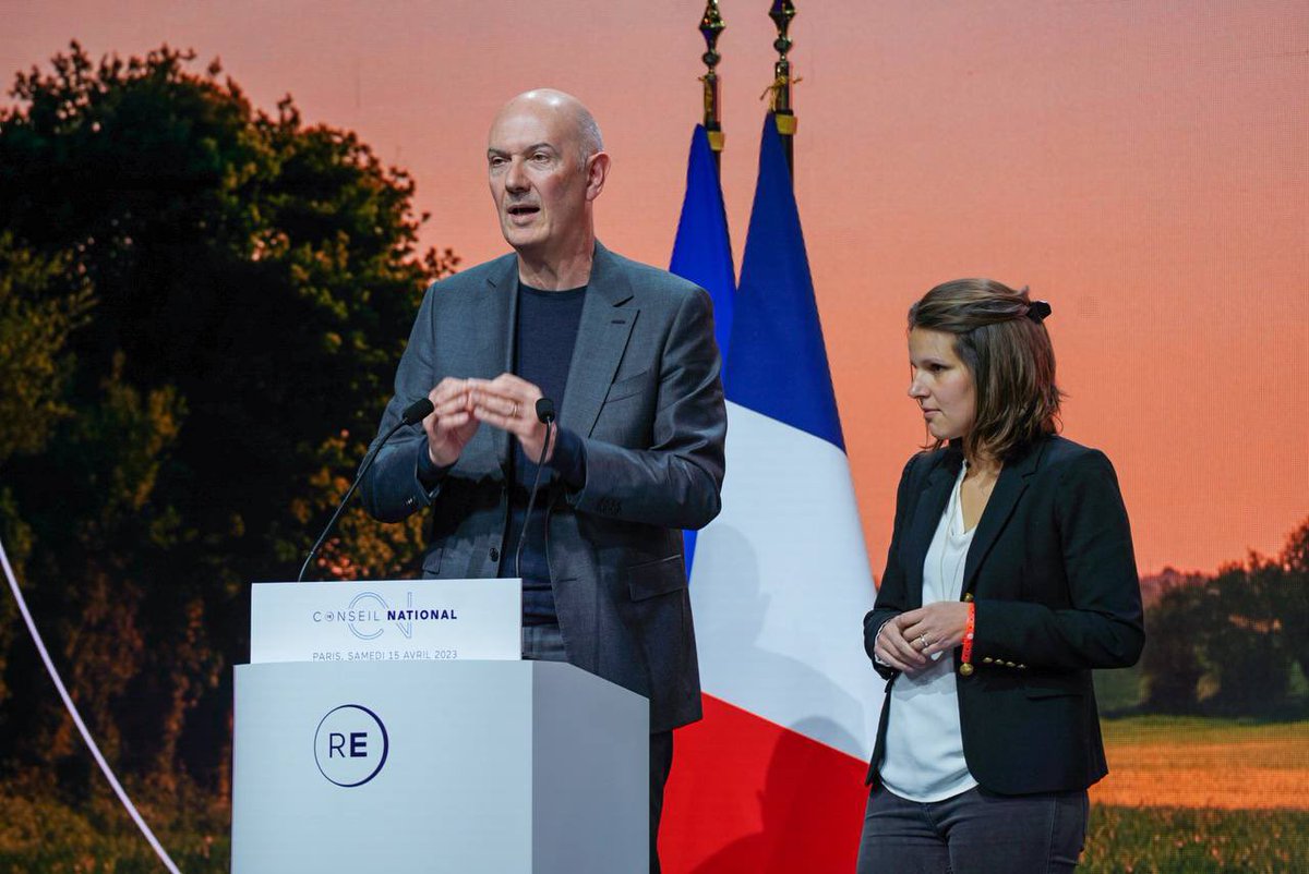RolandLescure's tweet photo. En direct du 1er conseil national de @Renaissance pour présenter avec @MarieLebec78 la contribution de @BrunoLeMaire sur l’ #industrieverte ! https://t.co/yJLeejhCKg