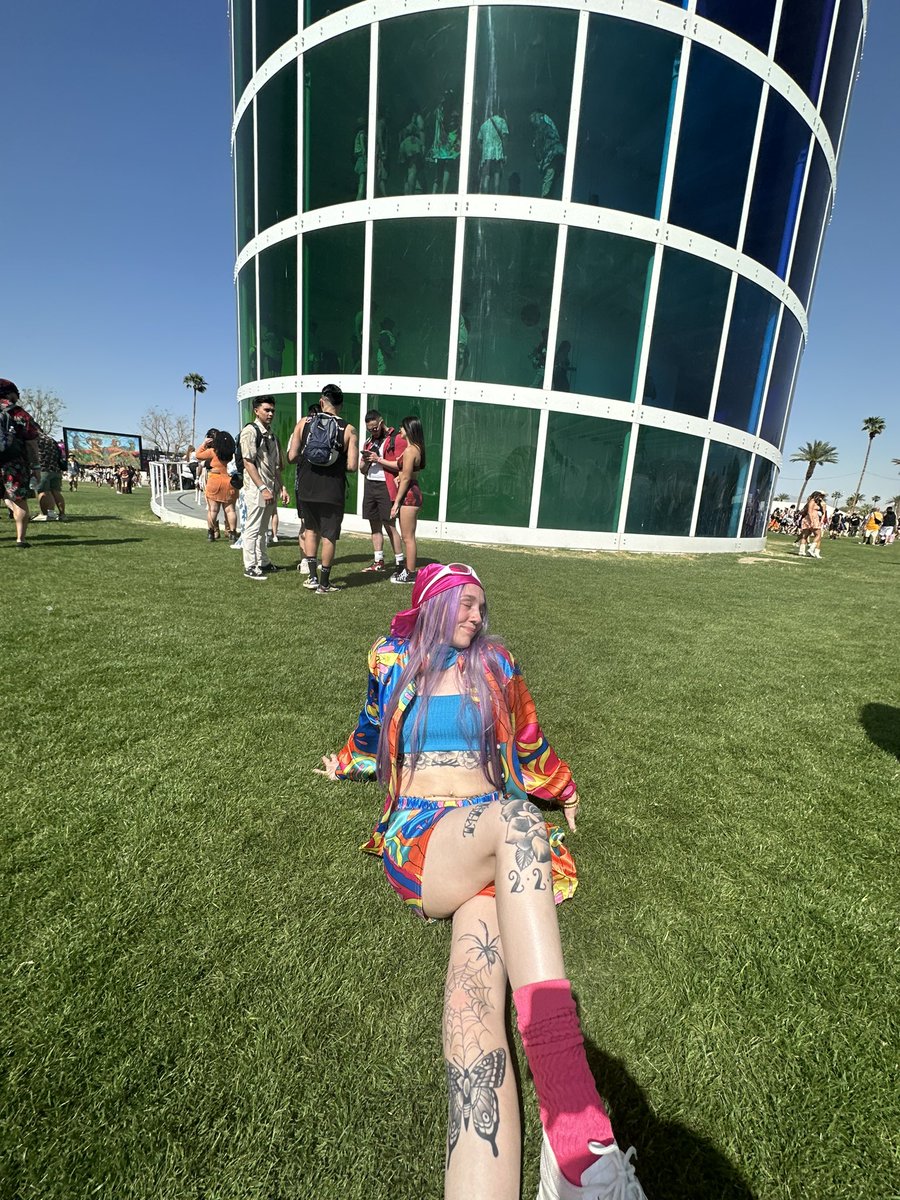 eekrets's tweet photo. day 1 made me realize i need more tattoos 😫 https://t.co/3nJaSuDlh1