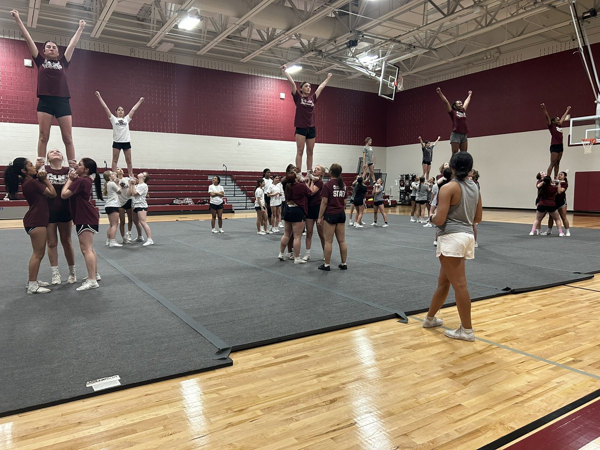 Sherman Cheer is putting in work for the 23-24 season already! Proud of these girls 👏🏼📣🤩 @hs_shermancheer BIG thank you and shout out to <a href="/TVCCcheer/">TVCC Cheer</a> for coming out on a Saturday morning to help these girls be great! 🏆