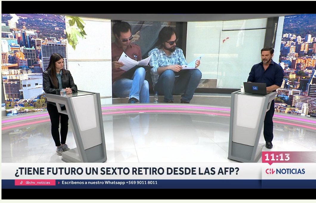 Pivotes_cl's tweet photo. 🎙️ “El hoyo en nuestra economía que han provocado los retiros equivale a financiar 517 hospitales de alta complejidad”, dice Elisa Cabezón (@mecabezon) en @CHVNoticias. https://t.co/ep0yBwpKJv