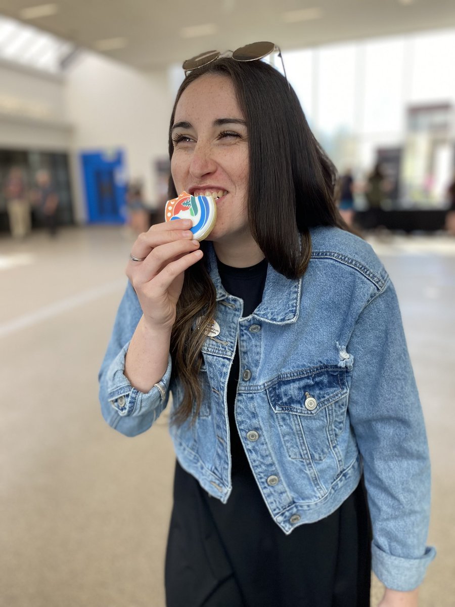 FlemingCollege's tweet photo. We are so lucky to have amazing alumni like @EmilyMaesCookie who made these delicious cookies for #FlemingOpenHouse 😋 #FlemingProud https://t.co/hdUqws6dnR