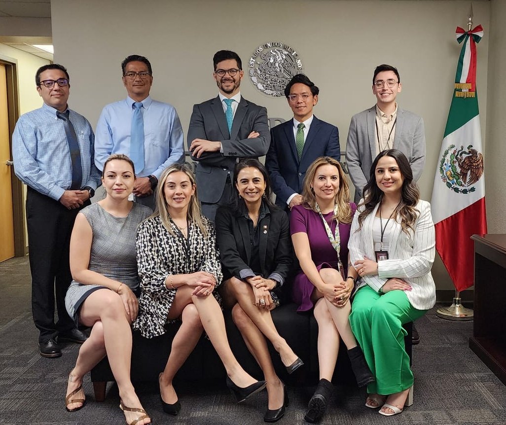 barcelodurazo's tweet photo. #TeamBack con el departamento de Protección de @ConsulMexTuc que realiza labores para atender a menores en custodia de autoridades, personas migrantes detenidas o en prisiones, apoyo a  familias de fallecidos, recuperación de pertenencias, localizaciones,  apoyos económicos. 9/11 https://t.co/iaBqwpi7ma