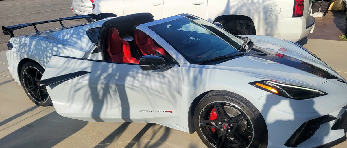 TheCaliApe's tweet image. Nice day to take the beast out for a spin #VetteLife #TopOff #CaliLife #LABound #Corvette #C8 #LesGoh 🔥👻