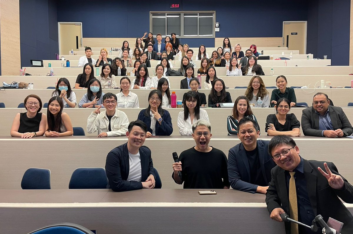 tkokyew's tweet photo. Wrapping up the #crisiscommunication and #leadership module for the Masters students at @NUSingapore. 

#pracademic #teaching https://t.co/sc68PkHzSI